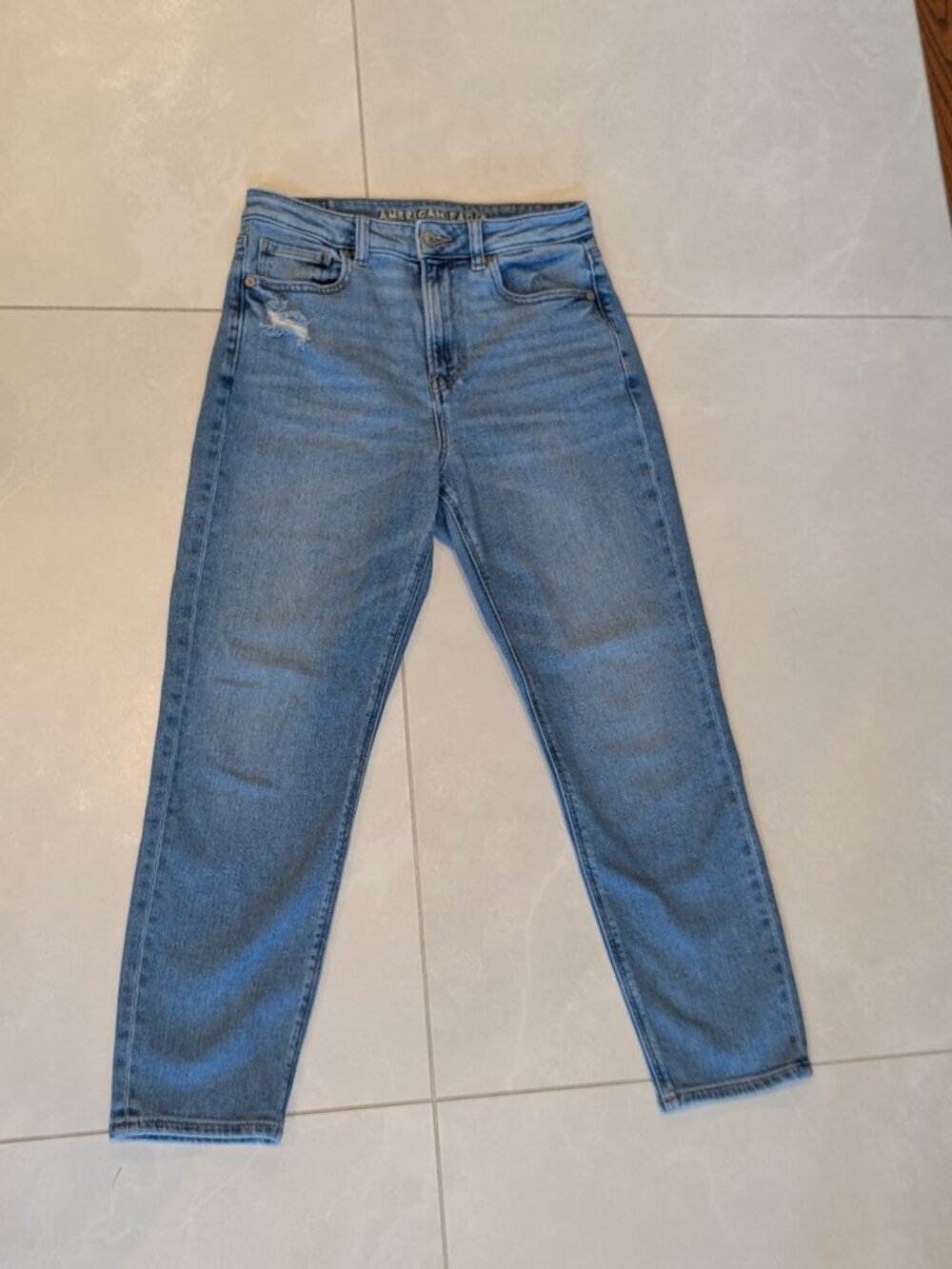 American Eagle Stretch Mom Jeans Light Blue Distressed Size 4 Short